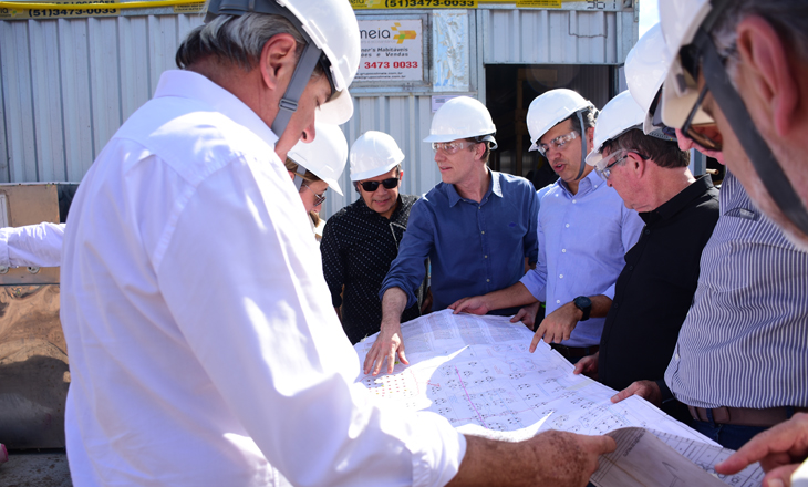 Diretoria da Unimed Vale do Sinos visita obras do novo hospital